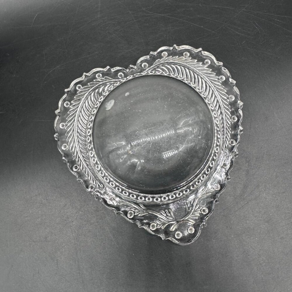 Victorian Magnifying Glass Clear Heart Shaped Paperweight Antique Vintage READ